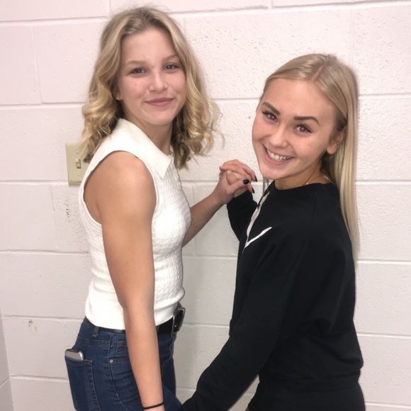 Meet your Posher, Halli - Picture 1 of 1